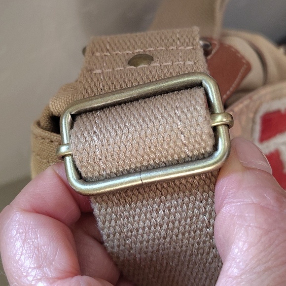 Fossil X OU Sooners Canvas Messenger Bag Tan Crimson OU Patch Adjustable Strap - Picture 4 of 9